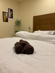 The Skyluxe Designer Suite with Rooftop Pool客房内的一张或多张床位