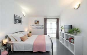 Posteľ alebo postele v izbe v ubytovaní Cozy Home In Vela Luka With Sauna