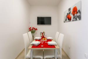 TV a/nebo společenská místnost v ubytování Apartments Paradiso