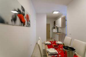 Kuchyň nebo kuchyňský kout v ubytování Apartments Paradiso