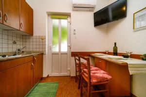 Kuchyň nebo kuchyňský kout v ubytování Apartments Paradiso