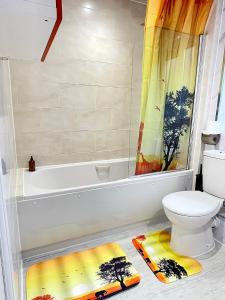 Ένα μπάνιο στο The Madison Apartment