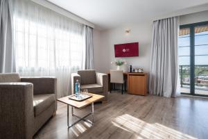 Η κουζίνα ή μικρή κουζίνα στο Exe Estepona Thalasso & Spa- Adults Only