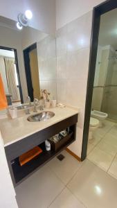 Ένα μπάνιο στο Departamento Edificio Manantiales