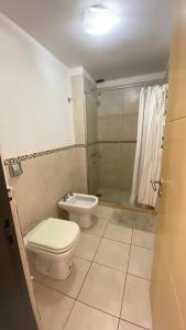 Ένα μπάνιο στο Departamento Edificio Manantiales +4 φωτογραφίες