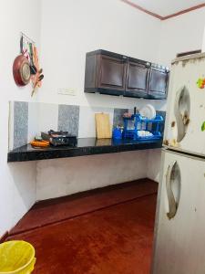 Kuchyň nebo kuchyňský kout v ubytování Wasana Ocean View Villa Mirissa