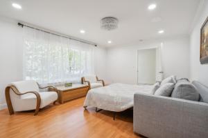 Istumisnurk majutusasutuses Spacious Mountain View Duplex in Prime Location Duplex