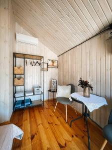 a room with a table and chairs in a room at Долина ХЮГГЕ in Chornomors'ke