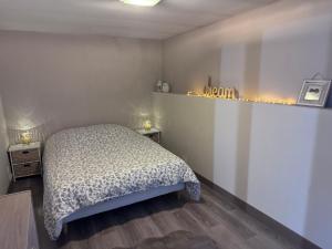 Letto o letti in una camera di Gîte familial dans le vignoble champenois
