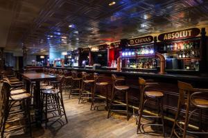 Grand Millennium Al Wahda Hotel and Executive Apartments Abu Dhabi酒廊或酒吧区