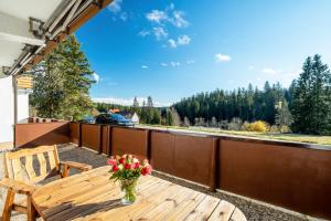 Balkón nebo terasa v ubytování Ferienwohnungen Nordschwarzwald
