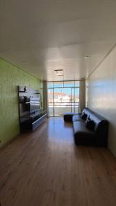 a living room with a couch and a television at Ap da Auri in Petrolina +16 photos