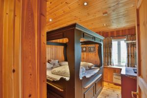 Gambar di galeri bagi Grand Log Cabin With Fireplace And 12-14 Beds di Beitostøl