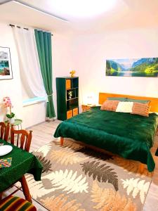 Кровать или кровати в номере Family Apartments 2 room's centre Mürzzuschlag +27 фотографий