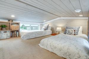 Voodi või voodid majutusasutuse Tiny Home in Flat Rock Easy Access to I-26! toas
