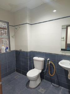 a bathroom with a toilet and a sink at Elly Homestay Shah Alam in Shah Alam