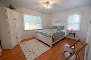 Ένα ή περισσότερα κρεβάτια σε δωμάτιο στο Roswell Adventure 3BR House Family Getaway +26 φωτογραφίες