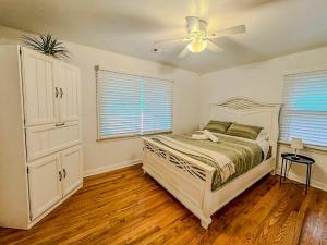 Ένα ή περισσότερα κρεβάτια σε δωμάτιο στο Roswell Adventure 3BR House Family Getaway