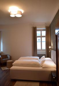 Postel nebo postele na pokoji v ubytování Cafe Zentral, Zimmer mit Frühstück