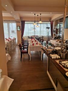 Reštaurácia alebo iné gastronomické zariadenie v ubytovaní Hotel Al Faro Lodge am See
