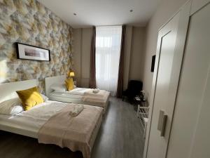 Postel nebo postele na pokoji v ubytování CENTER rooms
