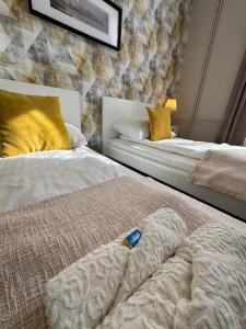 Postel nebo postele na pokoji v ubytování CENTER rooms
