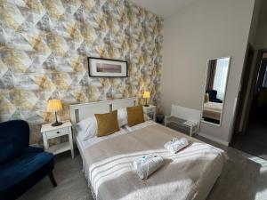 Postel nebo postele na pokoji v ubytování CENTER rooms