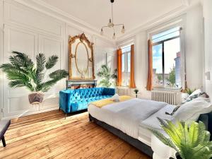 a bedroom with a blue bed and a blue couch at 05 -BALI Style Room - Tourcoing in Tourcoing