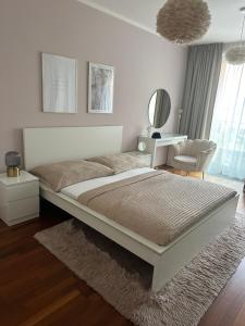 Postel nebo postele na pokoji v ubytování Apartmán Palma - 15 min od centra Prahy