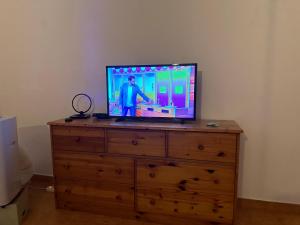 TV a/nebo společenská místnost v ubytování Mini Villa T3 duplex