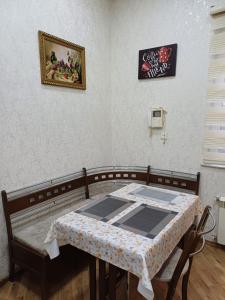 Fotografie z fotogalerie ubytování Spacious Apartment in Center, near Nizami st, Fountain Square and Sahil Metro Station v destinaci Baku
