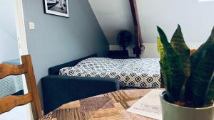 Posteľ alebo postele v izbe v ubytovaní L'Arbre de Vy - T2 42m2 indépendant, 5 pers, garage, proche Gare