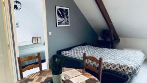 Posteľ alebo postele v izbe v ubytovaní L'Arbre de Vy - T2 42m2 indépendant, 5 pers, garage, proche Gare + 14 fotografií