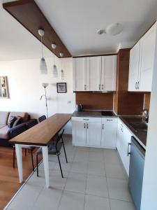 O bucătărie sau chicinetă la Belvedere 1Bedroom Apartment with Kitchen