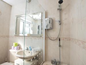 Ένα μπάνιο στο Pass the Keys Dog-Friendly Haven Parking Prime Location +44 φωτογραφίες
