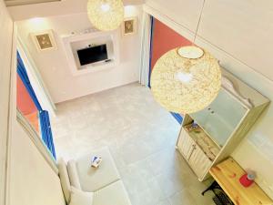 an overhead view of a living room with a chandelier at Barbati Alpha MiniVilla by DadoVillas in Barbati