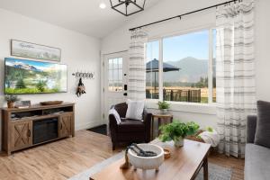 哥伦比亚瀑布Gather in Comfort on Large Property with Four Units and Views的相册照片 更多15张照片