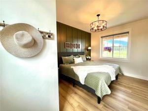 哥伦比亚瀑布Gather in Comfort on Large Property with Four Units and Views的相册照片