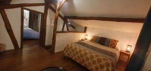 a small bedroom with a bed and a mirror at Adorable maison cévenole in Bez-et-Esparon