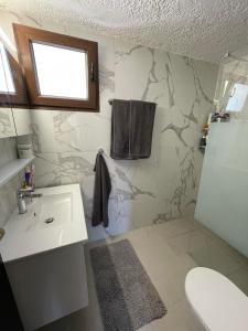 Ένα μπάνιο στο Elani beach villa +27 φωτογραφίες