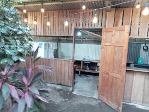 a room with an open door in a building at KintsugiKanjiatCocles in Cocles