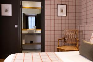 Postel nebo postele na pokoji v ubytování Hotel Pas De Calais