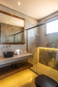 Ein Badezimmer in der Unterkunft Yemanjá Hotel by Preabeach Experience
