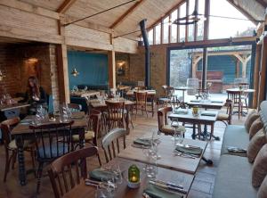 Restoran atau tempat lain untuk makan di White Hill Shepherd's Hut