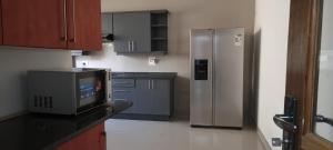 Η κουζίνα ή μικρή κουζίνα στο Pristine Ibex Hill Serviced Apartments