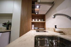 Cuina o zona de cuina de Urban Suite with Style and Views 17 fotos més