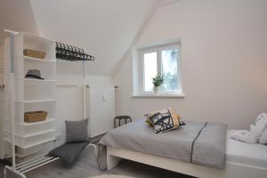 a white bedroom with a bed and a window at Unterkunft für Facharbeiter in Forchheim in Forchheim