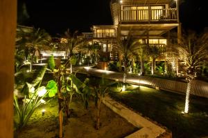 Ein Garten an der Unterkunft Yemanjá Hotel by Preabeach Experience