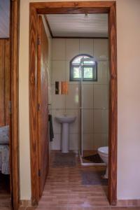 a bathroom with a toilet and a sink at Brisa da Mata Ecolodges in Morretes