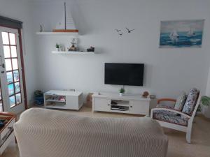 A television and/or entertainment centre at Casa La Palmera